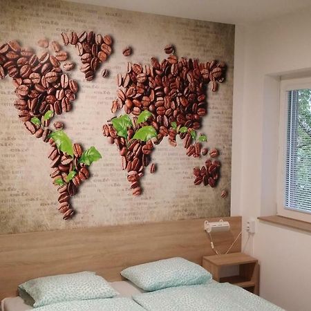 Delfin Hostel Štúrovo Bagian luar foto